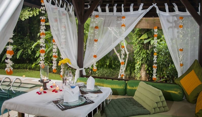 IN VILLA DINING